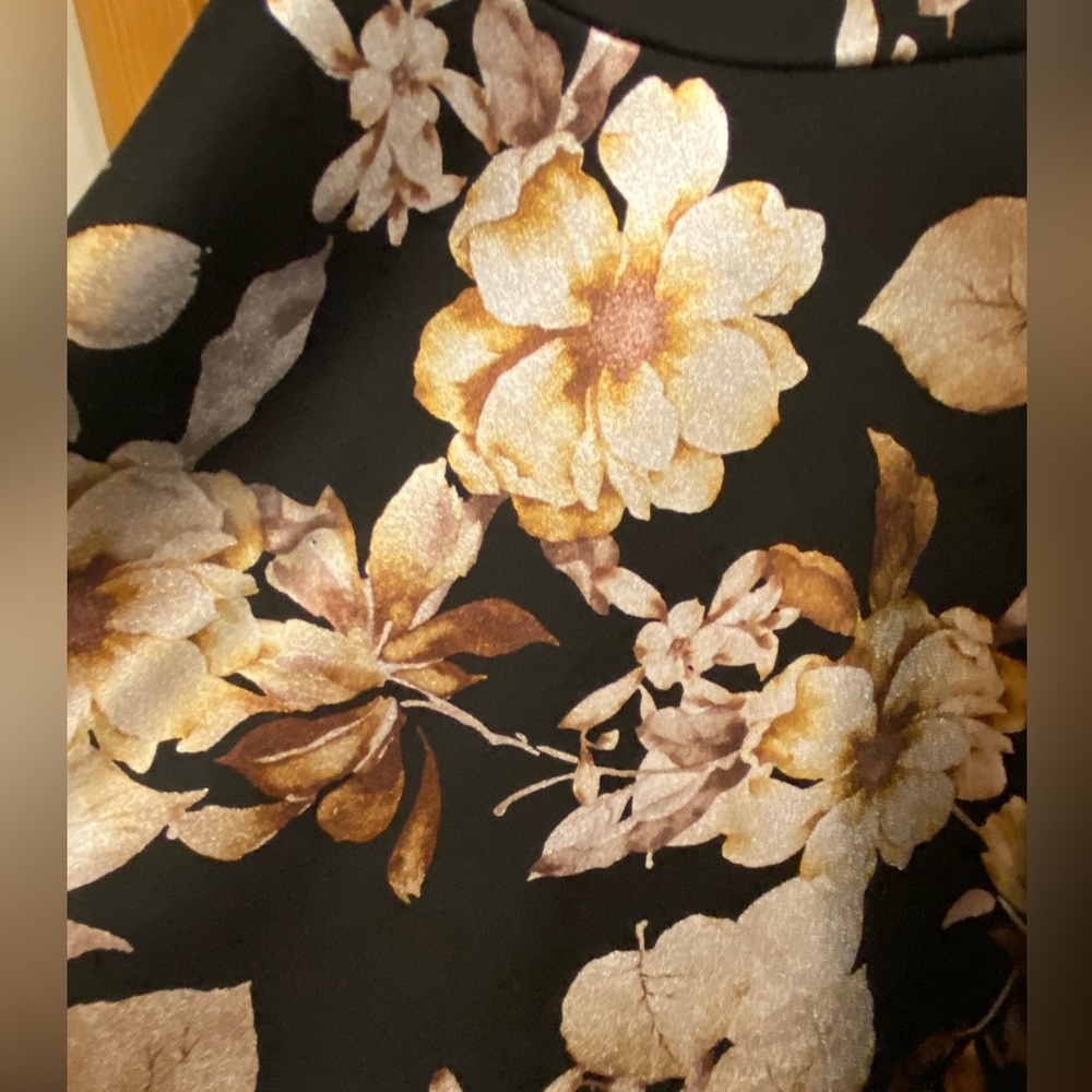 Sexy low cut black and floral dress size large - Picture 4 of 6